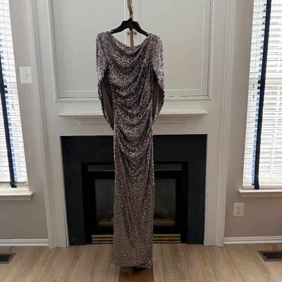 ✨ Betsy & Adam Gunmetal Sequin Gown – Red Carpet Glam ✨ - Picture 3 of 13